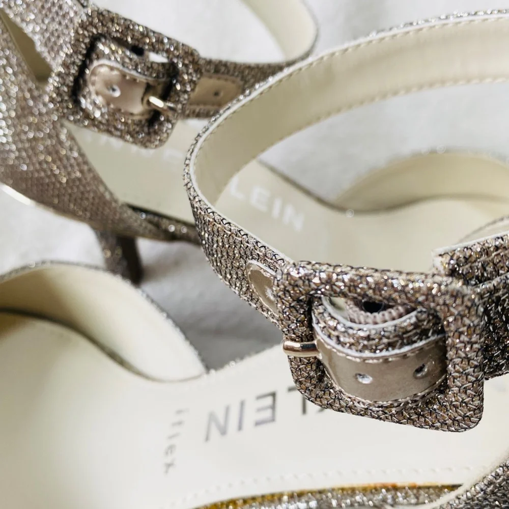 Anne Klein Ariana iFlex Metallic Gold‎ Shimmer Ankle Strap Kitten Heels Pumps 9M